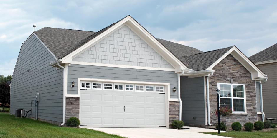 Single family home with attaced garage in lawton, OK