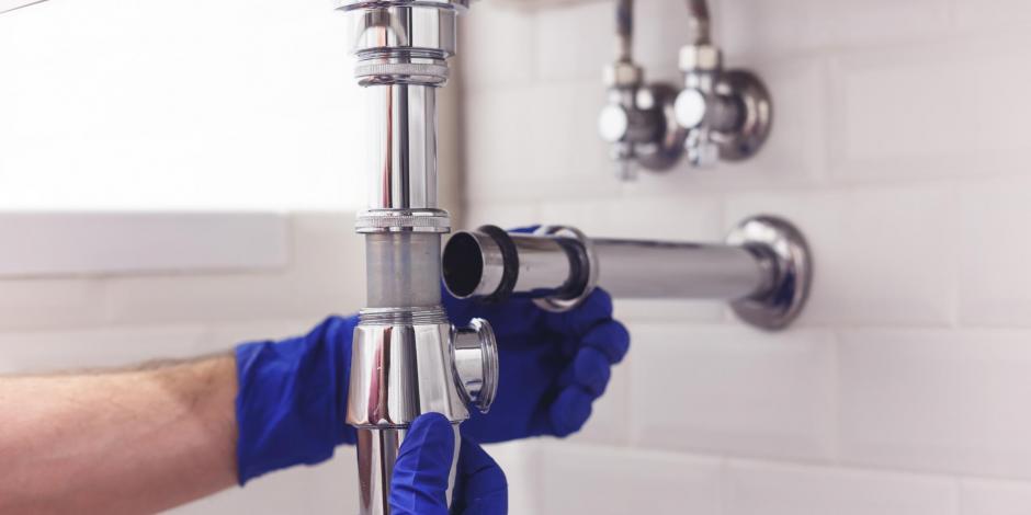 Fixing plumbing pipes