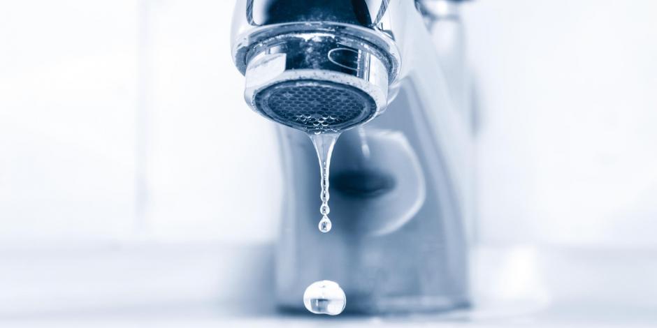 Water faucet dripping
