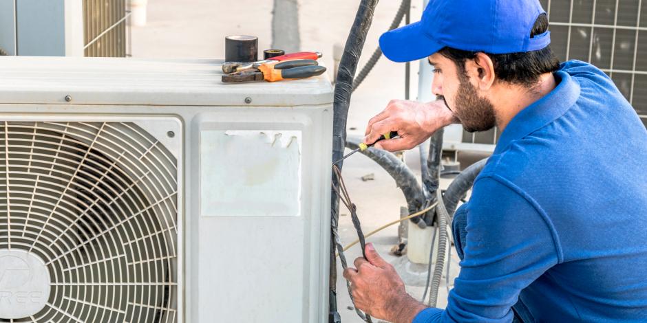 ac technician providing maintenance